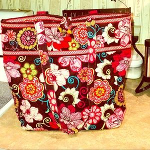 Vera Bradley Medium Size Floral Bag 🌺 Like New!